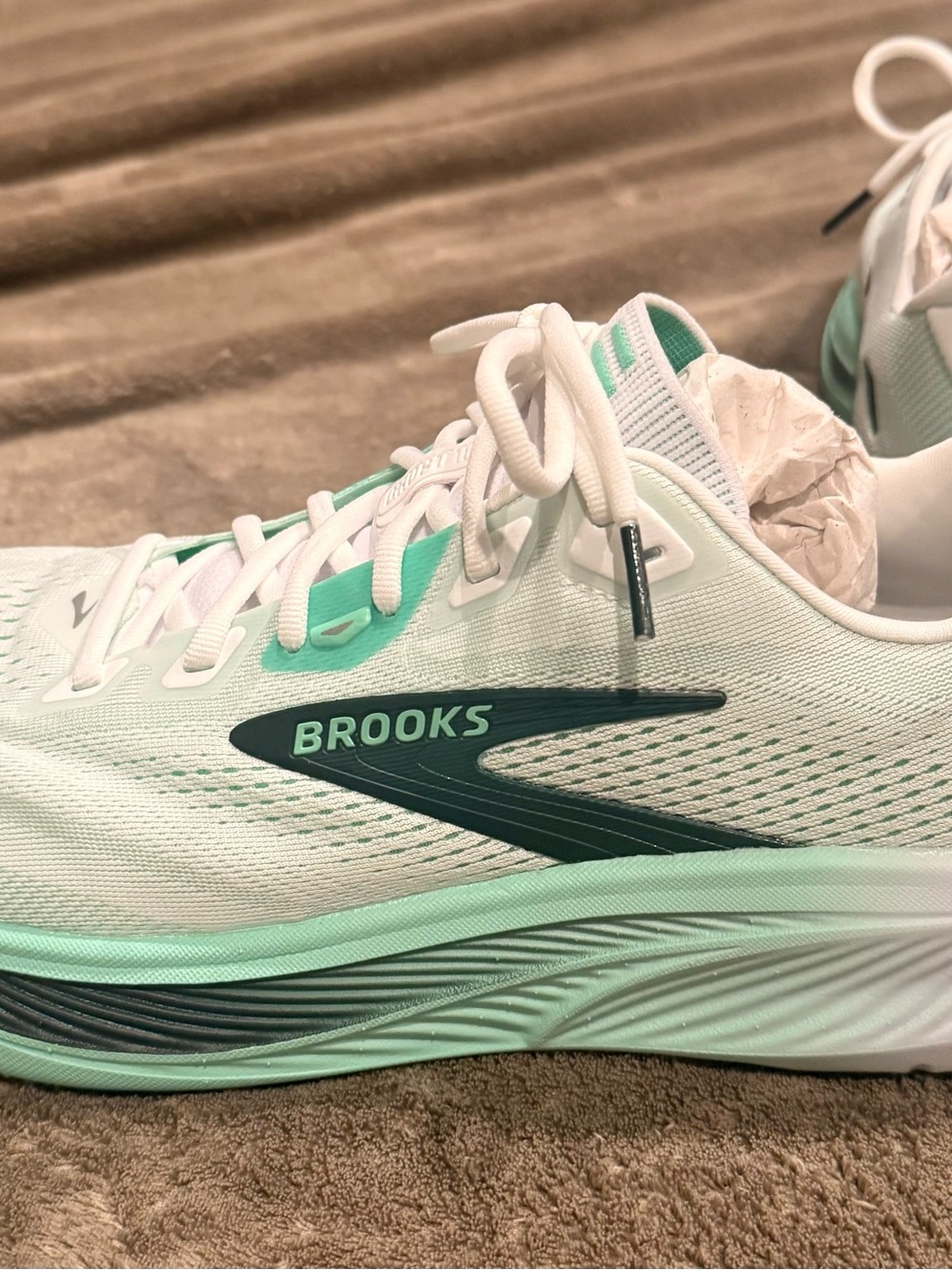 Brooks Men’s White and Mint Propel Running Sneakers